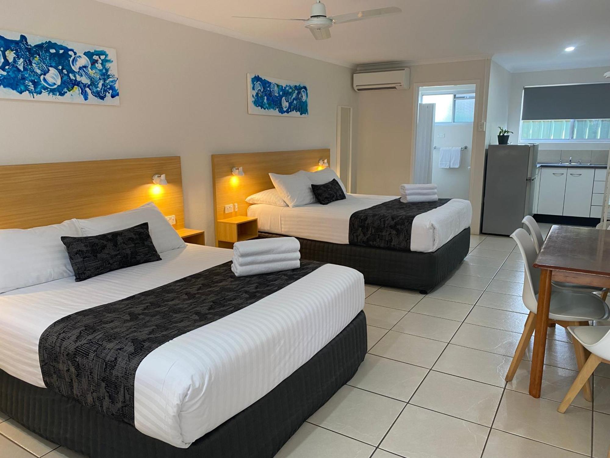 Tin Can Bay Motel Екстериор снимка